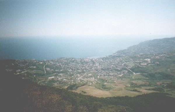 Крым, вид на Ялту, 3 мая 2002