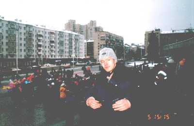 Перед дворцом Украина, 5 января 2002